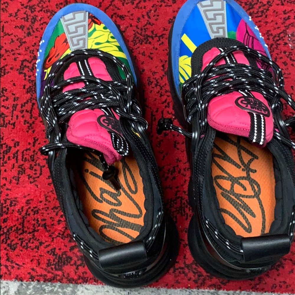 Versace Chain reaction